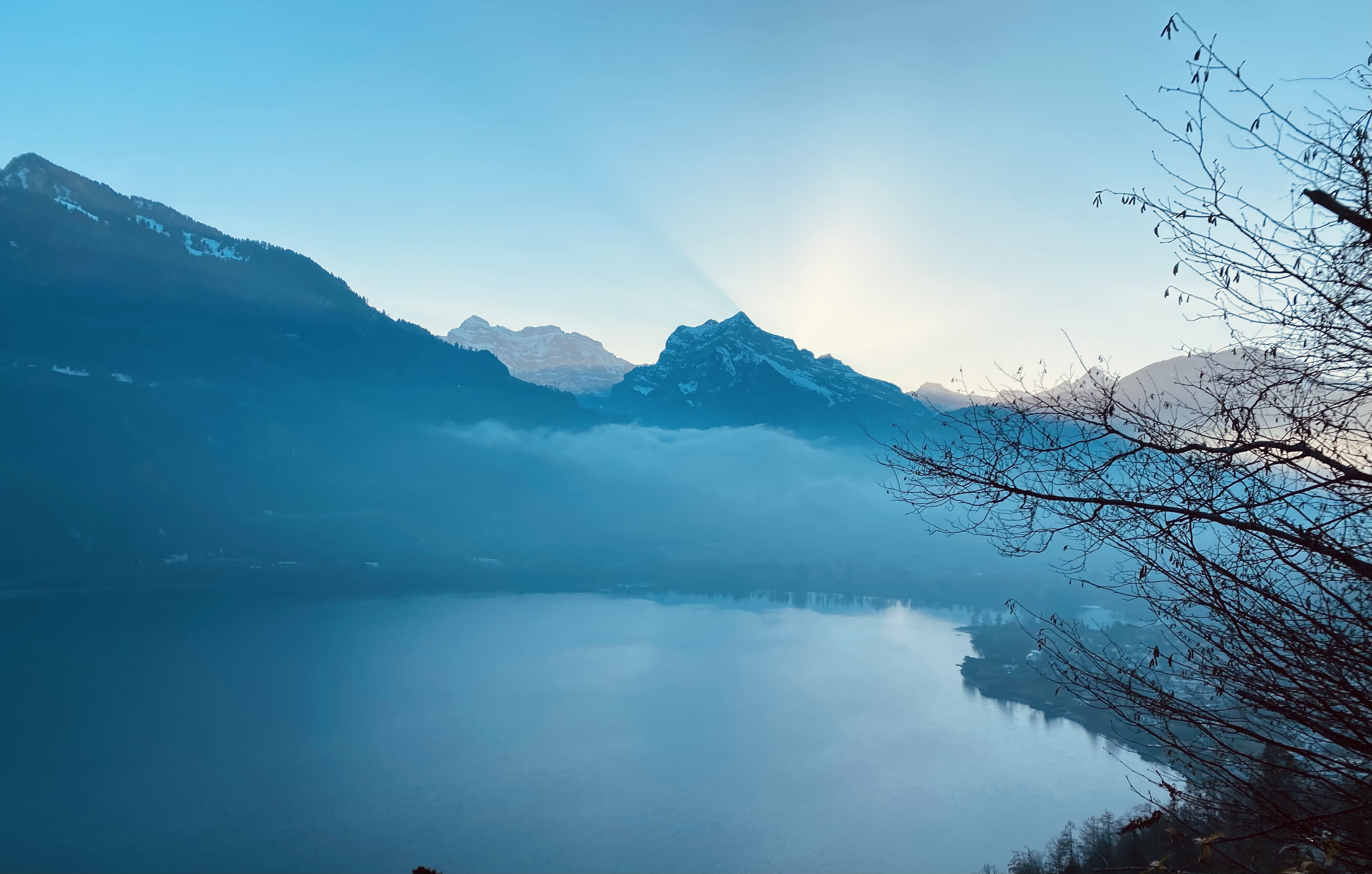 Klarer Bergsee für Fokus & Klarheit